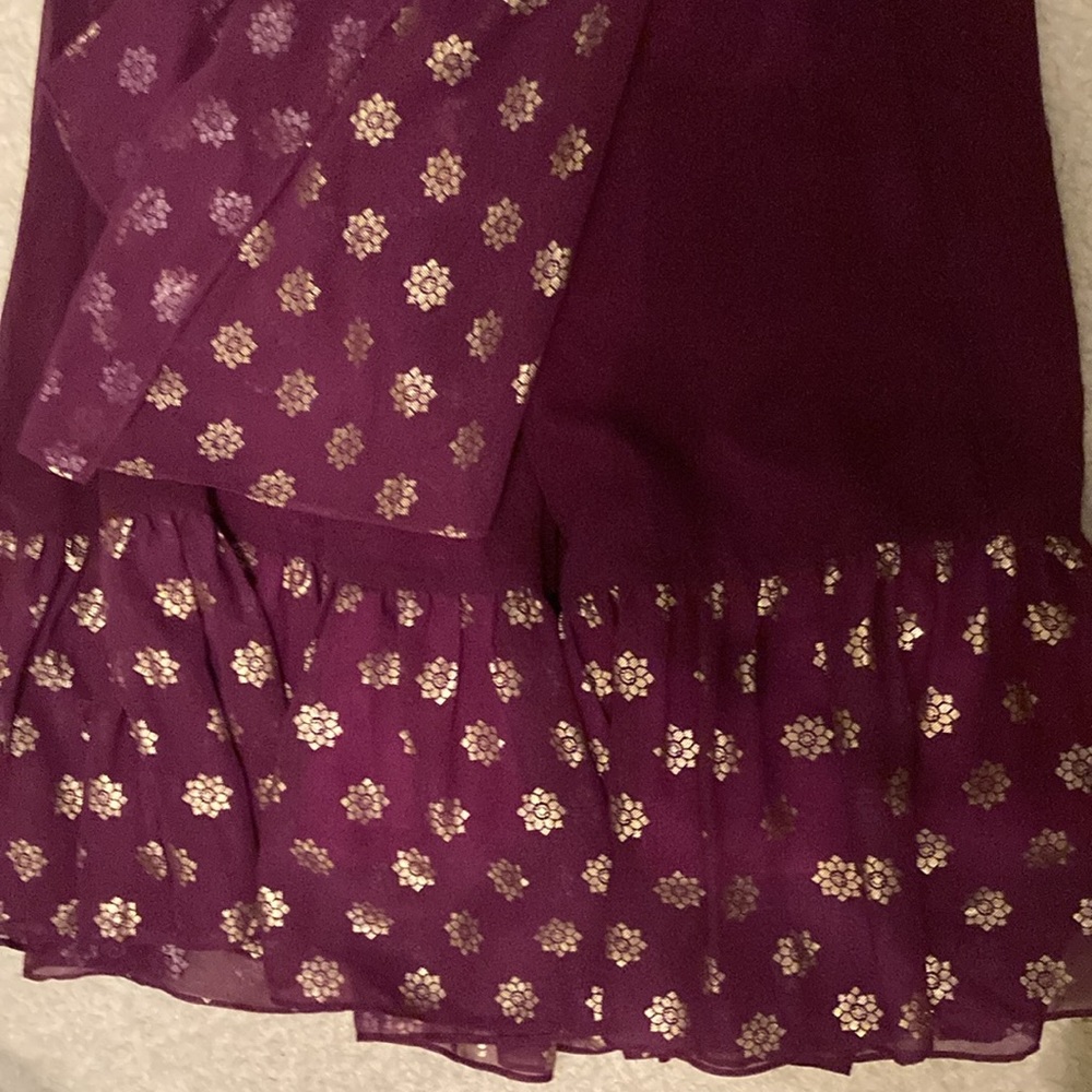 Sangria Foil Ruffled Pre-Stitched Saree WITH Blouse - Picture 11 of 13